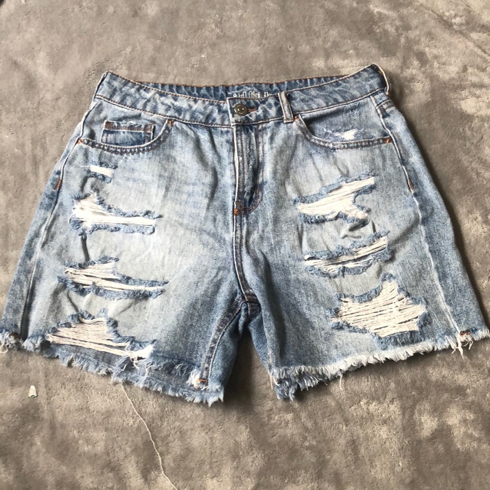 Distressed boyfriend Bermuda shorts